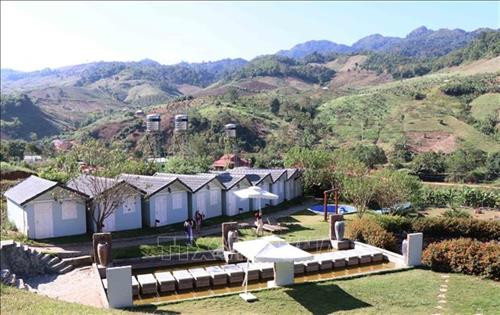 Các băng ga lâu - phòng nghỉ thiết kế theo kiến trúc phương Tây đầy đủ tiện nghi tại khu du lịch Happy Land, ở bản Lùn, xã Mường Sang, huyện Mộc Châu, tỉnh Sơn La. Ảnh: Nguyễn Cường - TTXVN Các băng ga lâu - phòng nghỉ thiết kế theo kiến trúc phương Tây đầy đủ tiện nghi tại khu du lịch Happy Land, ở bản Lùn, xã Mường Sang, huyện Mộc Châu, tỉnh Sơn La. Ảnh: Nguyễn Cường - TTXVN