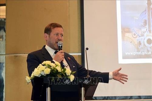 Ông Ed Vaizey, Đặc phái viên thương mại của Thủ tướng Anh phát biểu tại hội thảo “Giáo dục Nghề nghiệp Anh Quốc - Việt Nam: Hướng tới Hệ thống Kỹ năng nghề đảm bảo chất lượng”. Ảnh: Thanh Vũ-TTXVN Ông Ed Vaizey, Đặc phái viên thương mại của Thủ tướng Anh phát biểu tại hội thảo “Giáo dục Nghề nghiệp Anh Quốc - Việt Nam: Hướng tới Hệ thống Kỹ năng nghề đảm bảo chất lượng”. Ảnh: Thanh Vũ-TTXVN