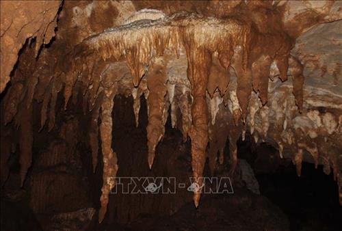 Vẻ đẹp độc đáo, lạ mắt của những nhũ đá trong hang động Huổi Cang. Ảnh: Xuân Tiến – TTXVN