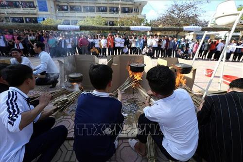 Chương trình vui Tết cho học sinh dân tộc nội trú ảnh 4 Chương trình vui Tết cho học sinh dân tộc nội trú ảnh 4