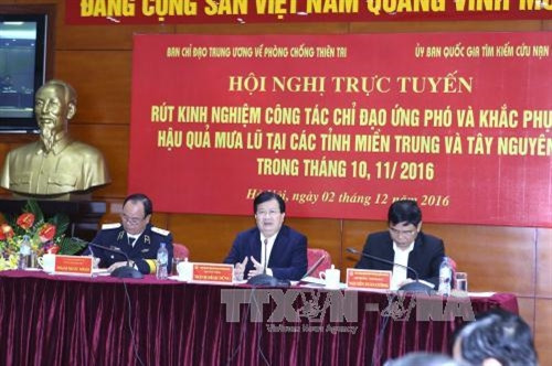 Phó Thủ tướng Trịnh Đình Dũng chủ trị hội nghị trực tuyến rút kinh nghiệm công tác chỉ đạo ứng phó và khắc phục hậu quả mưa lũ. Ảnh: Vũ Sinh- TTXVN Phó Thủ tướng Trịnh Đình Dũng chủ trị hội nghị trực tuyến rút kinh nghiệm công tác chỉ đạo ứng phó và khắc phục hậu quả mưa lũ. Ảnh: Vũ Sinh- TTXVN