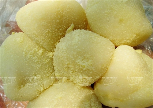 Những chiếc bánh giầy ngọt trông bắt mắt của người dân Quán Gánh.