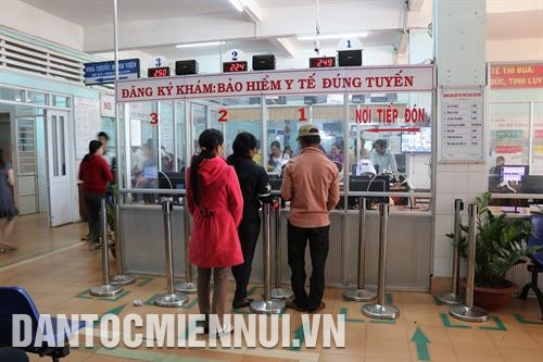 Phần lớn đồng bào dân tộc thiểu số giờ đây đã hiểu và sử dụng thẻ bảo hiểm y tế khi đi khám, chữa bệnh. Ảnh: Hồng Điệp Hiện Gia Lai có gần 1,3 triệu người tham gia bảo hiểm y tế, trong đó gần 478.000 người là dân tộc thiểu số. Ảnh: Hồng Điệp