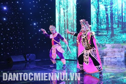 Tạo hình các nhân vật Chằn, Hoàng tử và Hề trong nghệ thuật sân khấu Dù kê của người Khmer Nam Bộ. Ảnh: Chanh Đa Nhân vật phản diện Chằn trên sân khấu Dù kê của người Khmer Nam Bộ. Ảnh: Phúc Thanh Tạo hình các nhân vật Chằn, Hoàng tử và Hề trong nghệ thuật sân khấu Dù kê của người Khmer Nam Bộ. Ảnh: Chanh Đa Nhân vật phản diện Chằn trên sân khấu Dù kê của người Khmer Nam Bộ. Ảnh: Phúc Thanh