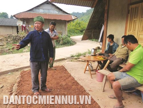 4 năm được bầu làm người uy tín của bản A Pa Chải, xã Sín Thầu, ông Lỳ Xuyến Phù luôn tuyên truyền, vận động đồng bào tích cực sản xuất, bảo vệ an ninh tổ quốc 4 năm được bầu làm người uy tín của bản A Pa Chải, xã Sín Thầu, ông Lỳ Xuyến Phù luôn tuyên truyền, vận động đồng bào tích cực sản xuất, bảo vệ an ninh tổ quốc