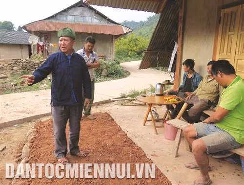 4 năm được bầu làm người uy tín của bản A Pa Chải, xã Sín Thầu, ông Lỳ Xuyến Phù luôn tuyên truyền, vận động đồng bào tích cực sản xuất, bảo vệ an ninh tổ quốc