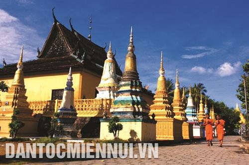 Năm 1986, chùa Xvay-ton ở thị trấn Tri Tôn, huyện Tri Tôn (An Giang) được Bộ Văn hóa, Thể thao và Du lịch công nhận là di tích kiến trúc nghệ thuật cấp quốc gia Năm 1986, chùa Xvay-ton ở thị trấn Tri Tôn, huyện Tri Tôn (An Giang) được Bộ Văn hóa, Thể thao và Du lịch công nhận là di tích kiến trúc nghệ thuật cấp quốc gia