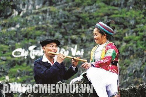 Các cô gái dân tộc H'Mông đến với Chợ tình Khâu Vai