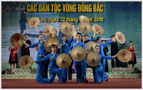 Biểu diễn của đoàn nghệ nhân tỉnh Thái Nguyên