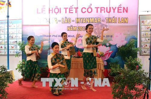 Chương trình biểu diễn văn nghệ trong Lễ Tết cổ truyền Lào-Campuchia-Mianma-Thái Lan 2018, do Liên hiệp các tổ chức hữu nghị Thành phố Hồ Chí Minh tổ chức. Ảnh: Xuân Khu-TTXVN Chương trình biểu diễn văn nghệ trong Lễ Tết cổ truyền Lào-Campuchia-Mianma-Thái Lan 2018, do Liên hiệp các tổ chức hữu nghị Thành phố Hồ Chí Minh tổ chức. Ảnh: Xuân Khu-TTXVN