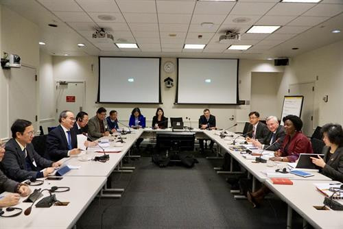 Uỷ viên Bộ Chính trị, Bí thư Thành uỷ Thành phố Hồ Chí Minh Nguyễn Thiện Nhân và Đoàn đại biểu cấp cao Thành phố Hồ Chí Minh làm việc với lãnh đạo Ngân hàng Thế giới . Ảnh: Hoàng Anh Tuấn Uỷ viên Bộ Chính trị, Bí thư Thành uỷ Thành phố Hồ Chí Minh Nguyễn Thiện Nhân và Đoàn đại biểu cấp cao Thành phố Hồ Chí Minh làm việc với lãnh đạo Ngân hàng Thế giới . Ảnh: Hoàng Anh Tuấn