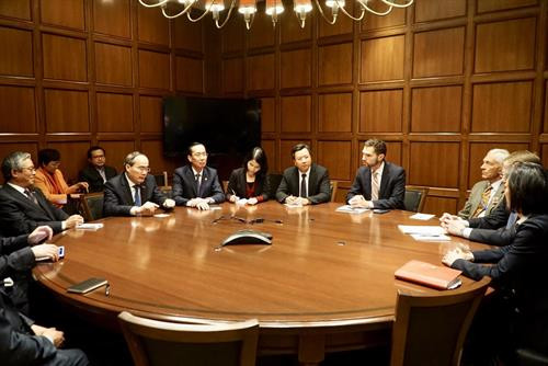 Uỷ viên Bộ Chính trị, Bí thư Thành uỷ Thành phố Hồ Chí Minh, Nguyễn Thiện Nhân trao đổi với các học giả, nhà nghiên cứu thuộc chương trình các thành phố toàn cầu của Viện Brookings. Ảnh: Hoàng Anh Tuấn Uỷ viên Bộ Chính trị, Bí thư Thành uỷ Thành phố Hồ Chí Minh, Nguyễn Thiện Nhân trao đổi với các học giả, nhà nghiên cứu thuộc chương trình các thành phố toàn cầu của Viện Brookings. Ảnh: Hoàng Anh Tuấn