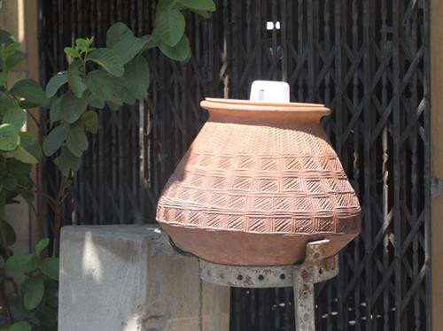 Bình nước làm bằng đất nung rất đẹp