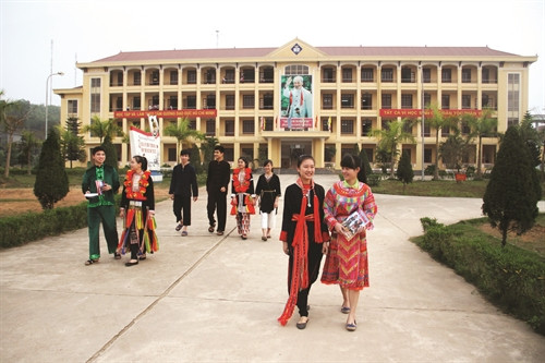 Học sinh rrường phổ thông dân tộc nội trú tỉnh Tuyên Quang. Ảnh: Phùng Nam Sương- TTTXVN