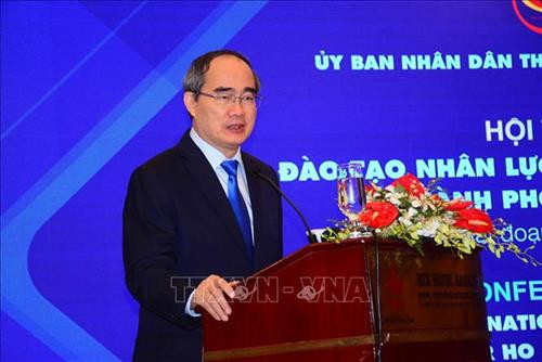 Bí thư Thành ủy Thành phố Hồ Chí Minh Nguyễn Thiện Nhân phát biểu tại hội thảo. Ảnh: Thanh Vũ - TTXVN