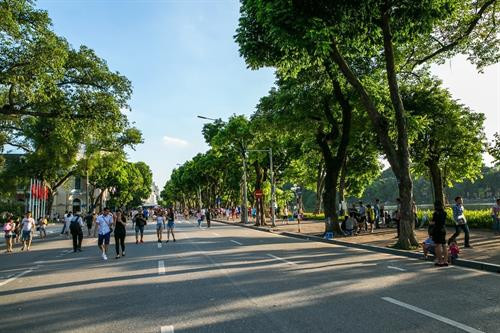 Không gian thanh bình của phố đi bộ những ngày cuối tuần. Ảnh: Trọng Đạt - TTXVN Không gian thanh bình của phố đi bộ những ngày cuối tuần. Ảnh: Trọng Đạt - TTXVN