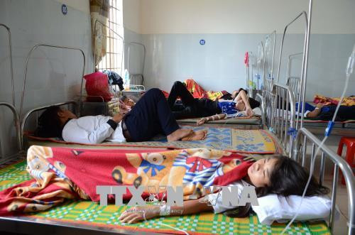 Các bệnh nhân đang được theo dõi, điều trị tại Bệnh viện Đa khoa huyện Đắk G’Long. Ảnh: Hưng Thịnh – TTXVN Các bệnh nhân đang được theo dõi, điều trị tại Bệnh viện Đa khoa huyện Đắk G’Long. Ảnh: Hưng Thịnh – TTXVN