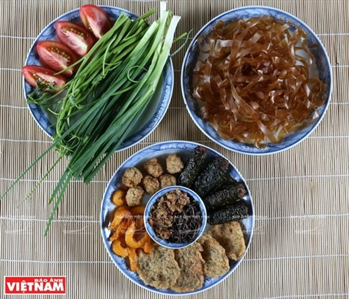 Các nguyên liệu chính để tạo nên món bánh đa cua đậm chất hương vị biển cả của Hải Phòng.