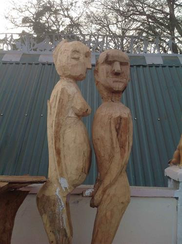 Tượng mồ nam nữ giao hoan tại nhà mồ làng kép Chư Pak