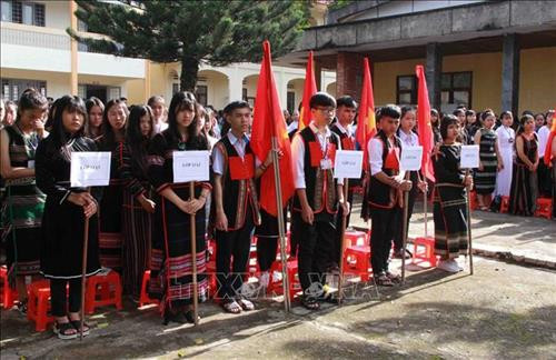 Học sinh Trường Phổ thông Dân tộc nội trú Nơ Trang Lơng, thành phố Buôn Ma Thuột (Đắk Lắk) dự Lễ khai giảng năm học 2018-2019. Ảnh: Phạm Cường-TTXVN Học sinh Trường Phổ thông Dân tộc nội trú Nơ Trang Lơng, thành phố Buôn Ma Thuột (Đắk Lắk) dự Lễ khai giảng năm học 2018-2019. Ảnh: Phạm Cường-TTXVN