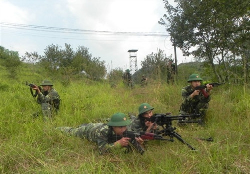 Huấn luyện bắn súng đại liên PKMS. Huấn luyện bắn súng đại liên PKMS.