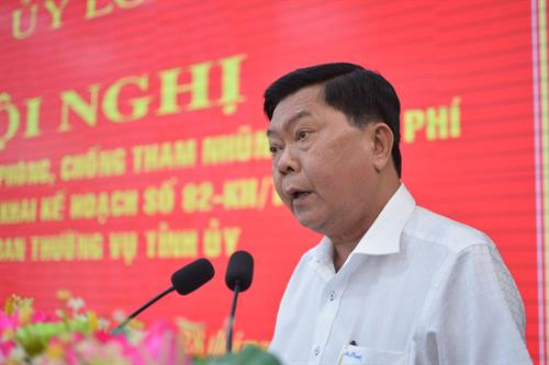 Chủ tịch UBND tỉnh Long An Trần Văn Cần phát biểu tại hội nghị. Nguồn: Báo Long An online