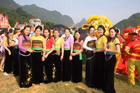 Phụ nữ Thái khoe sắc.