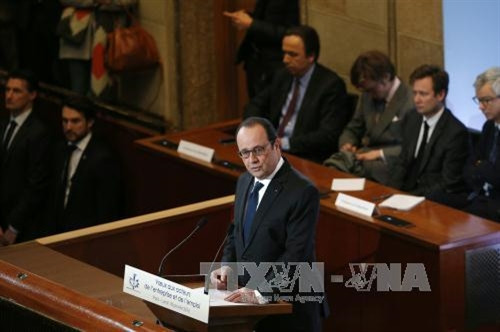 Tổng thống Pháp Francois Hollande cam kết sẽ chi hơn 2 tỷ euro (2,2 tỷ USD) để đối phó với nạn thất nghiệp của nước này.