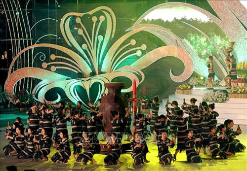 Các tiết mục nghệ thuật đặc sắc trong đêm khai mạc lễ hội. Ảnh: Nhật Anh - TTXVN Các tiết mục nghệ thuật đặc sắc trong đêm khai mạc lễ hội. Ảnh: Nhật Anh - TTXVN