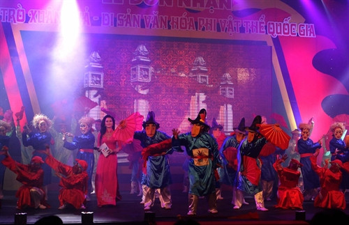 Trò diễn này gồm có 5 điệu múa rất đặc sắc gồm: Hoa Lang, Chiêm Thành, Ai Lao, Ngô Quốc, Lục Hồn Nhung. Ảnh: Trịnh Duy Hưng-TTXVN