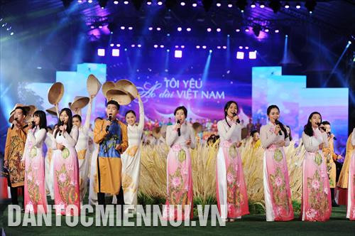 Một tiết mục văn nghệ khai mạc Lễ hội Áo dài Thành phố Hồ Chí Minh 2018