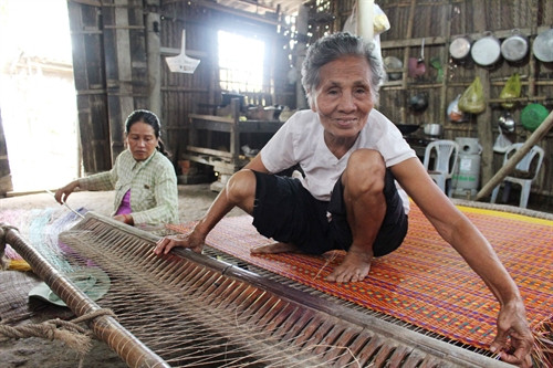 “Giữ lửa” cho làng nghề dệt chiếu truyền thống ảnh 4 “Giữ lửa” cho làng nghề dệt chiếu truyền thống ảnh 4