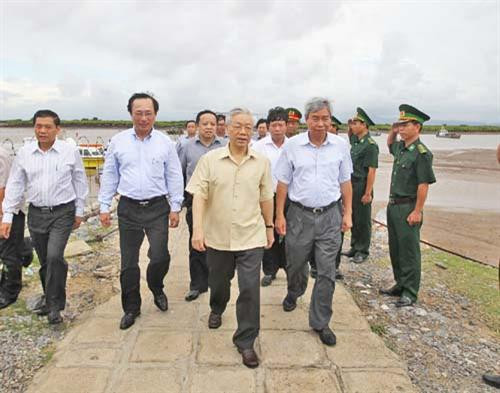 Tổng Bí thư Nguyễn Phú Trọng thăm và làm việc với Đảng bộ, chính quyền, quân và dân huyện đảo Cát Hải. Ảnh: Trí Dũng – TTXVN