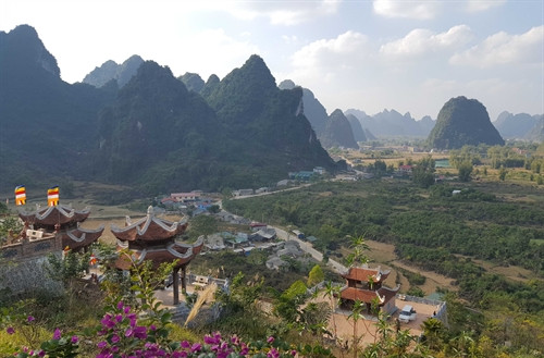 Chùa Phật tích Trúc lâm Bản Giốc nhìn từ trên cao