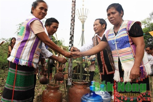 Đồng bào Mạ ở xã Quảng Khê (Đắk Glong) tổ chức Lễ cúng bến nước để cảm tạ thần linh.
