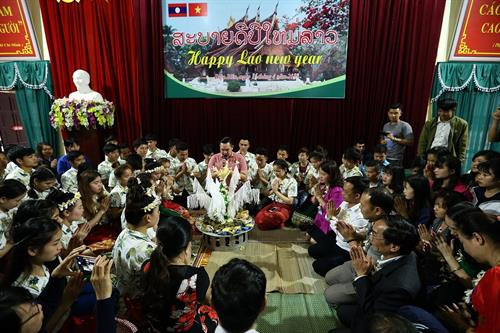 Lưu học sinh Lào tại Điện Biên rộn ràng đón Tết Bunpimay ảnh 5 Lưu học sinh Lào tại Điện Biên rộn ràng đón Tết Bunpimay ảnh 5