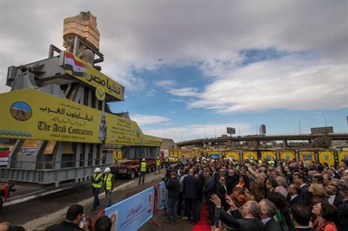 Các quan chức quốc tế và địa phương cùng khách du lịch tới chứng kiến buổi lễ