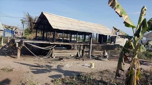 Chập điện khiến căn nhà ông Nay Tôn, buôn Kting, xã Ia Rsai, huyện Krông Pa cháy hoàn toàn, chỉ còn phần mái tôn. Ảnh: Hồng Điệp - TTXVN