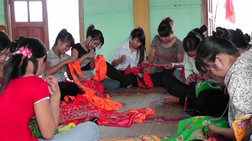 Huyện Văn Chấn khuyến khích phát triển ngành nghề thủ công truyền thống, góp phần tăng thu nhập cho bà con. Ảnh: tư liệu