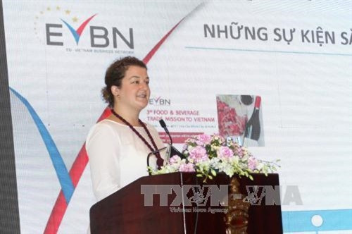 Nhà đầu tư nước ngoài tham gia tìm hiểu môi trường đầu tư tỉnh Cà Mau. Ảnh: Thanh Vũ-TTXVN