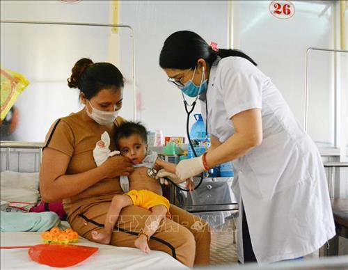 Bệnh nhân điều trị sởi tại bệnh viện đa Khoa vùng Tây Nguyên. Ảnh: Nguyễn Tuấn Anh - TTXVN Bệnh nhân điều trị sởi tại bệnh viện đa Khoa vùng Tây Nguyên. Ảnh: Nguyễn Tuấn Anh - TTXVN