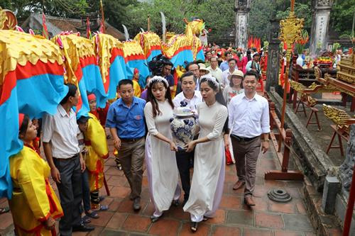 Lễ rước nước vào đền thờ vua Đinh Tiên Hoàng. Ảnh: Ninh Đức Phương - TTXVN Lễ rước nước vào đền thờ vua Đinh Tiên Hoàng. Ảnh: Ninh Đức Phương - TTXVN