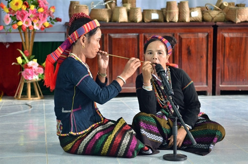 Nhạc cụ độc đáo của người Bru - Vân Kiều. Nhạc cụ độc đáo của người Bru - Vân Kiều.