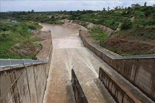 Công trình Thủy lợi Ia Mơ, huyện Chư Prông (Gia Lai) cung cấp nước tưới phục vụ sản xuất cho người dân. Ảnh: TTXVN Công trình Thủy lợi Ia Mơ, huyện Chư Prông (Gia Lai) cung cấp nước tưới phục vụ sản xuất cho người dân. Ảnh: TTXVN