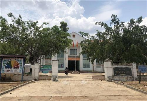 Trụ sở UBND xã Ia Mơ được đầu tư xây dựng khang trang ở khu vực biên giới. Ảnh: Dư Toán – TTXVN Trụ sở UBND xã Ia Mơ được đầu tư xây dựng khang trang ở khu vực biên giới. Ảnh: Dư Toán – TTXVN