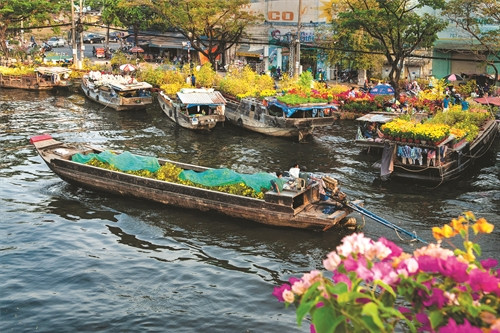 Chợ hoa Bến Bình Đông - khu vực có đông người Hoa sinh sống vào những ngày áp Tết. Chợ hoa Bến Bình Đông - khu vực có đông người Hoa sinh sống vào những ngày áp Tết.