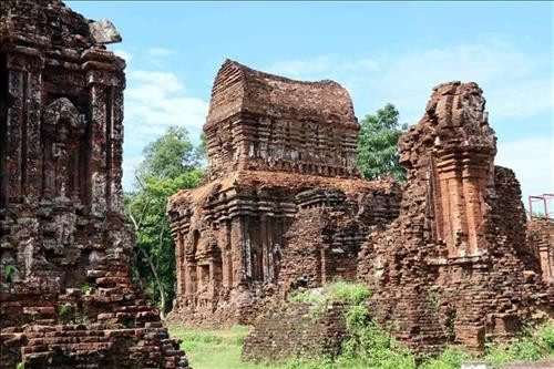 Vẻ đẹp trầm mặc của những ngôi tháp Chăm cổ kính. Ảnh: Đỗ Trưởng - TTXVN Vẻ đẹp trầm mặc của những ngôi tháp Chăm cổ kính. Ảnh: Đỗ Trưởng - TTXVN