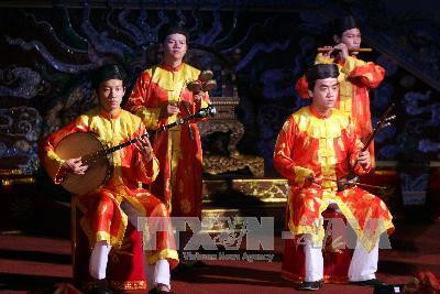 Hòa tấu tiếu nhạc. Ảnh: Thế Duyệt-TTXVN