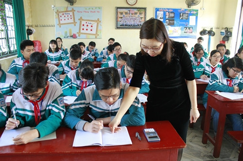 Cô Phương trong giờ Toán tại Trường THCS Lý Tự Trọng. Ảnh: Thùy Dung - TTXVN Cô Phương trong giờ Toán tại Trường THCS Lý Tự Trọng. Ảnh: Thùy Dung - TTXVN