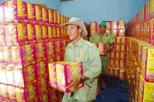 Công ty Cổ phần nước mắm Phan Thiết (PT FISACO) với thương hiệu nổi tiếng "con cá vàng" đã cung ứng ra thị trường khoảng 2 triệu lít, đạt doanh thu khoảng 70 tỷ đồng năm 2016. Công ty Cổ phần nước mắm Phan Thiết (PT FISACO) với thương hiệu nổi tiếng "con cá vàng" đã cung ứng ra thị trường khoảng 2 triệu lít, đạt doanh thu khoảng 70 tỷ đồng năm 2016.